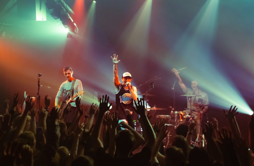 Live Review: Arrows in Action in Amsterdam