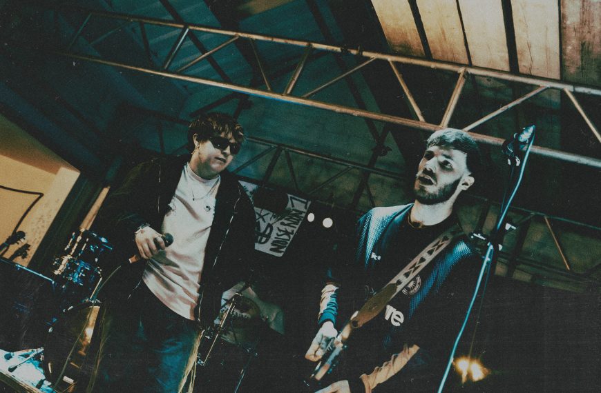 DUSTHOUSE in Sheffield: Small Stage, Big Energy