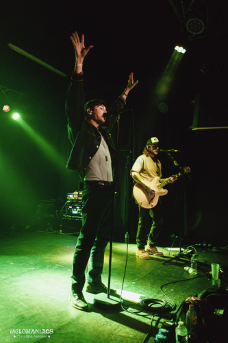 20251113-grayscale-chrisatconcerts-melomaniacs-01