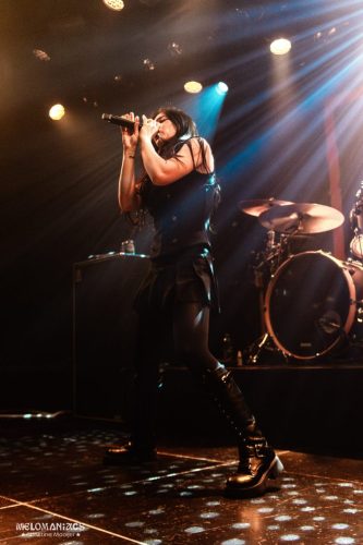 20260312-againstthecurrent-chrisatconcerts-melomaniacs-HALLOKANNIETKIEZENDOEJIJMAAR-21