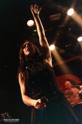 20260312-againstthecurrent-chrisatconcerts-melomaniacs-HALLOKANNIETKIEZENDOEJIJMAAR-24