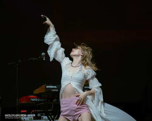 SB25_Suki-Waterhouse_ph_5347