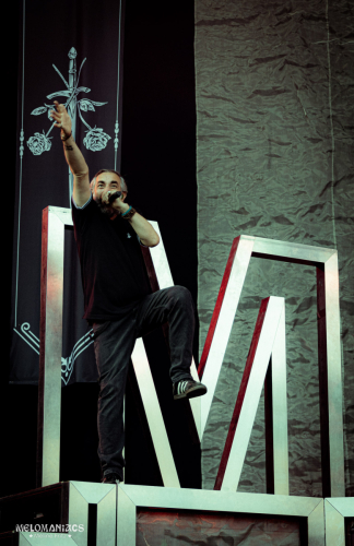 mass hysteria-09