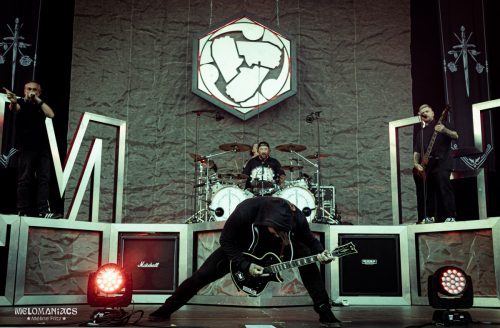 mass hysteria-10